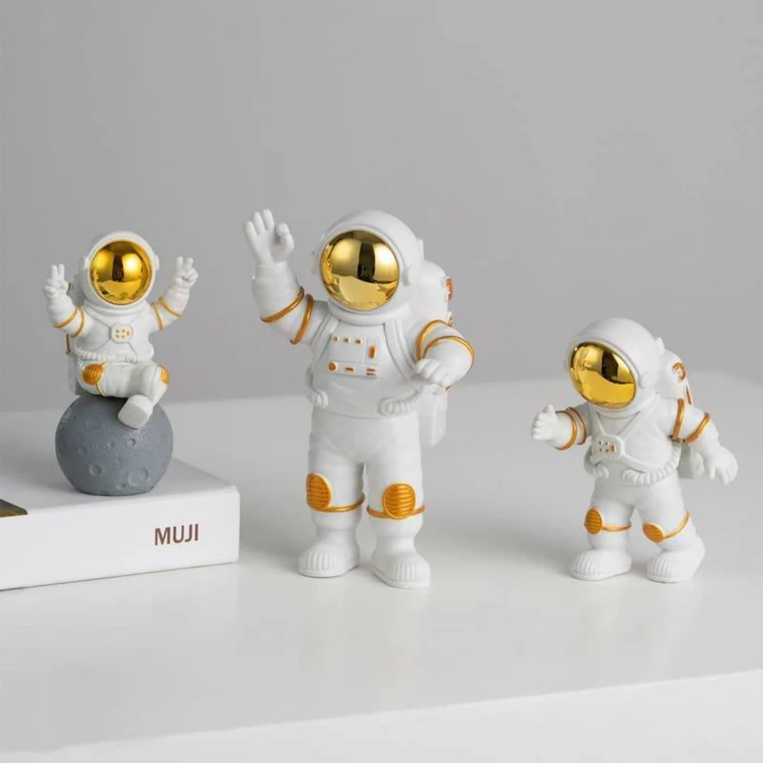 Mini Astronaut Desk Decor Set – 3pcs Space Explorer Figurines - Image 2