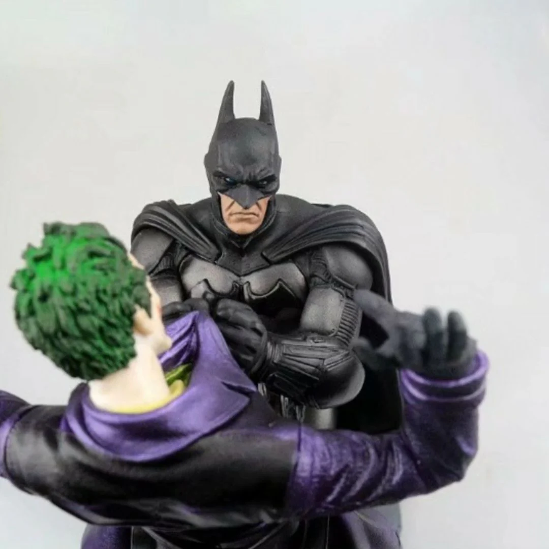 Batman vs. Joker Showdown Diorama | Arkham Batman vs. Joker PVC Collectible Statue - Image 4