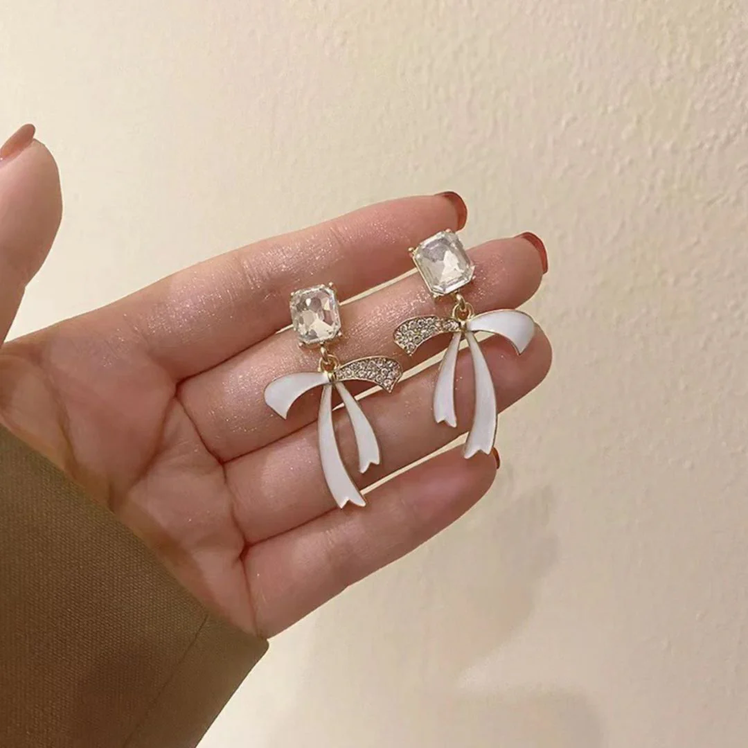 Bow Shaped Earrings | Elegant and Timeless Jewelry - Image 9