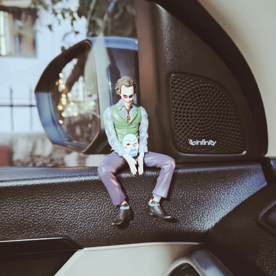 Car Dashboard Joker Statue – Unique Auto Decor for DC Fans - Image 2