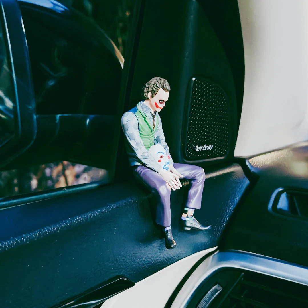 Car Dashboard Joker Statue – Unique Auto Decor for DC Fans - Image 4
