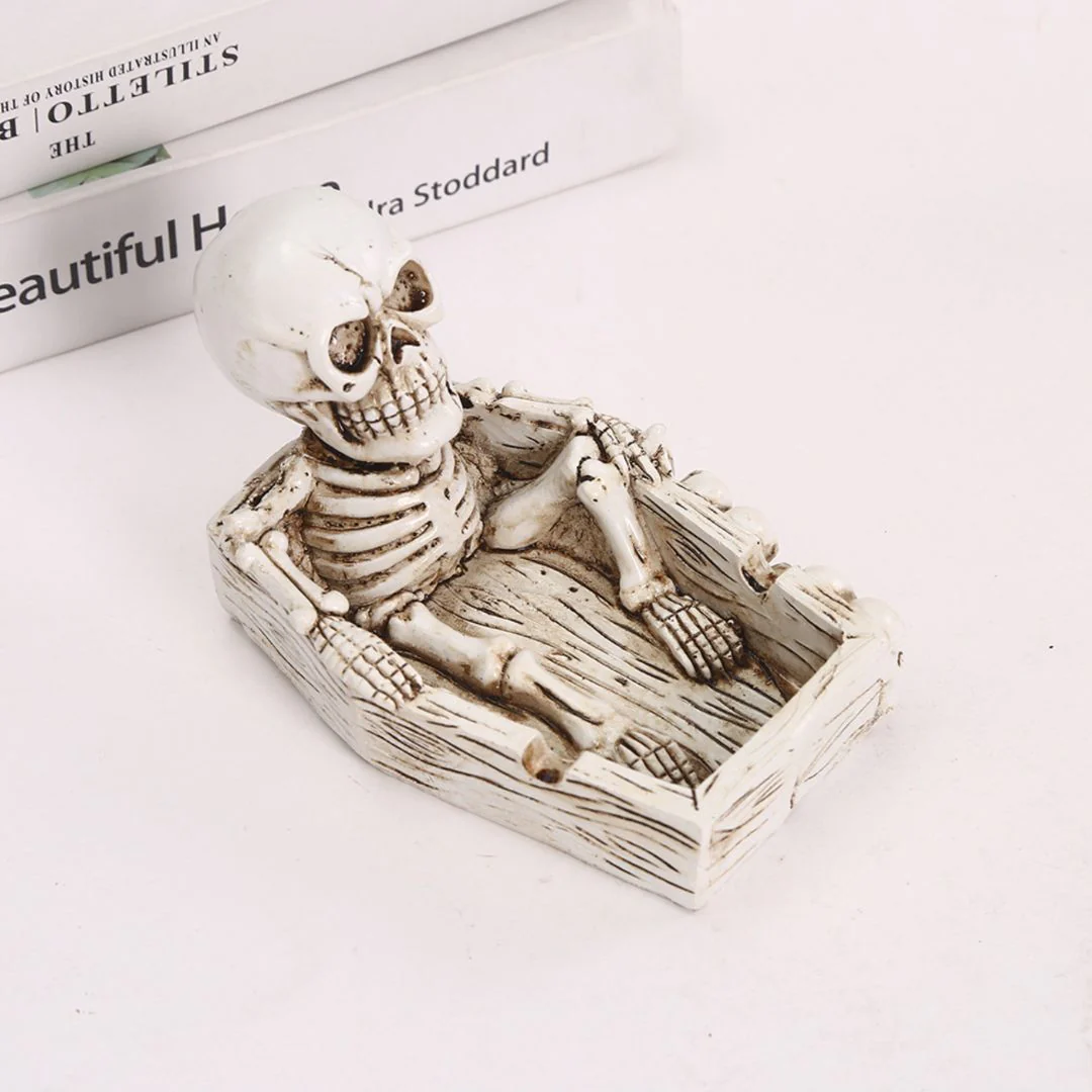 Smokin’ Skull Ashtray : Ceramic Skull Design Ashtray - Image 2