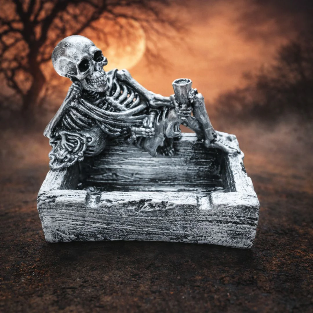 Smokin’ Skull Ashtray : Ceramic Skull Design Ashtray - Image 4
