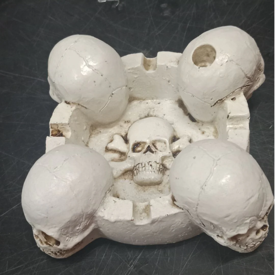 Smokin’ Skull Ashtray : Ceramic Skull Design Ashtray - Image 5