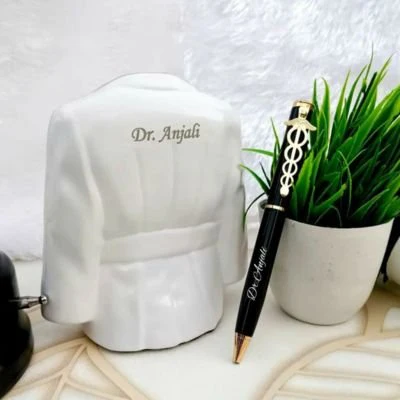 Dashing Doctor Coat Style Pen Stand - Image 3