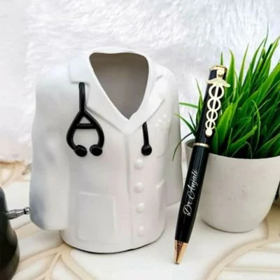 Dashing Doctor Coat Style Pen Stand - Image 4