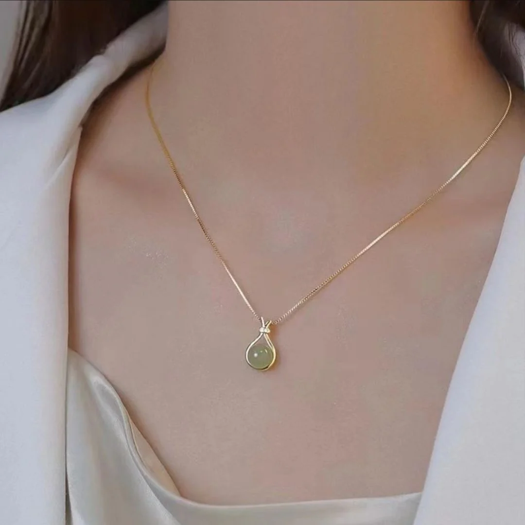 Elegant Teardrop Pendant Necklace – Jade Color Charm
