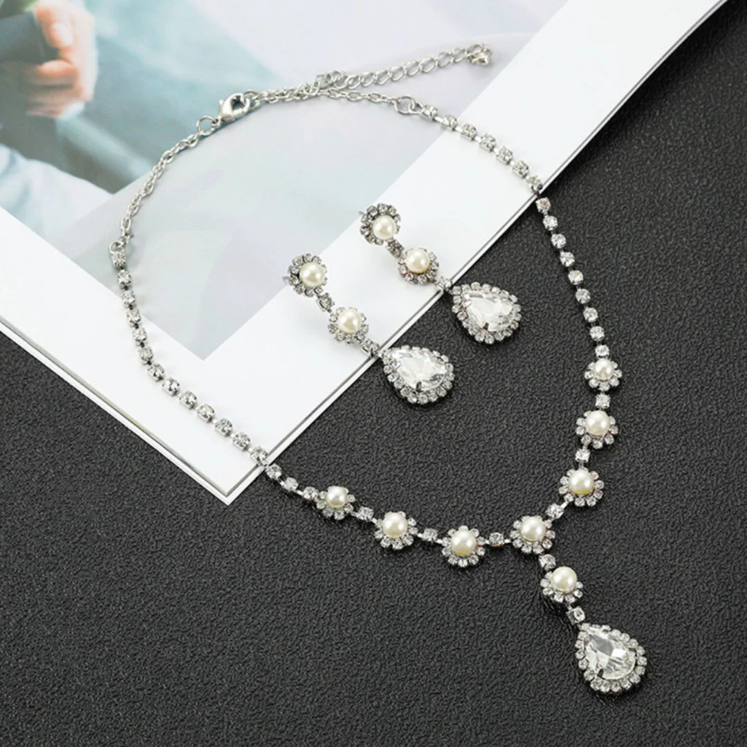 Floral Elegance Pearl Necklace | Amazing Rhinestone and Pearls Set