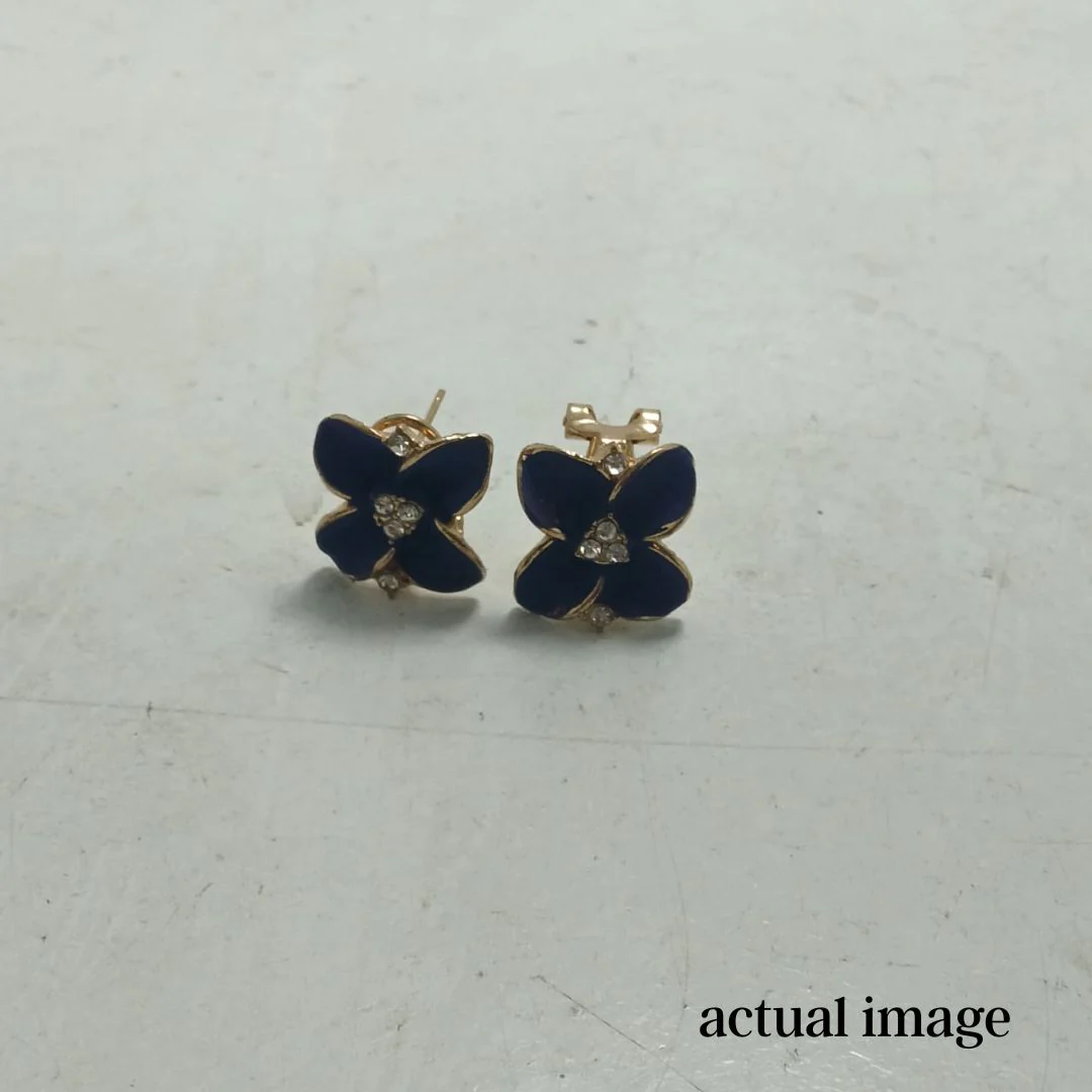 Blossom Gleam – Floral Stud Earrings - Image 7