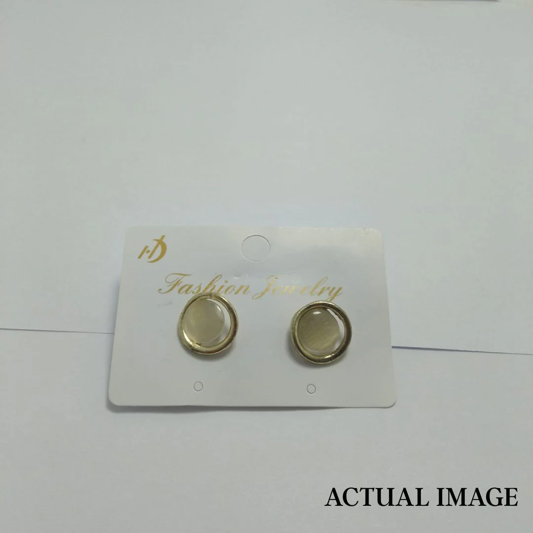 Minimalist Gold Circle Stud Earrings – Elegant Round Mother-of-Pearl Design - Image 3