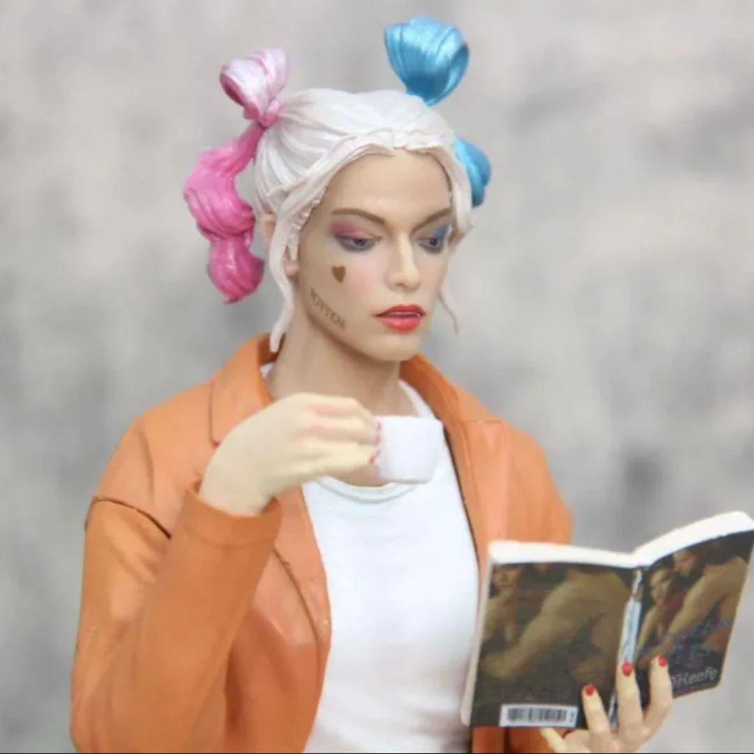 Harley Quinn Prisoner Statue | High-Quality Suicide Squad Collectible - Image 4