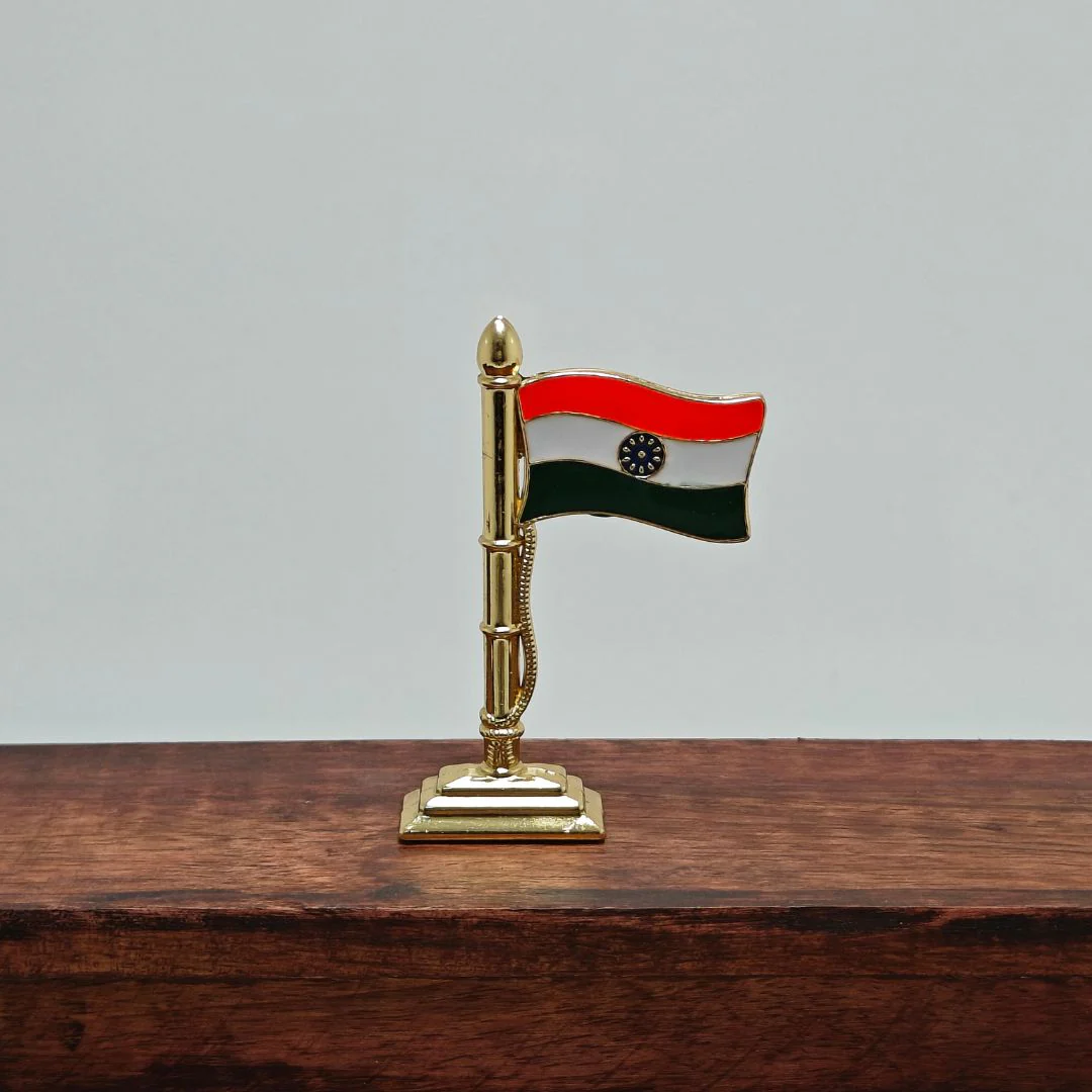 Tiranga Pride – Indian Flag Dashboard Idol