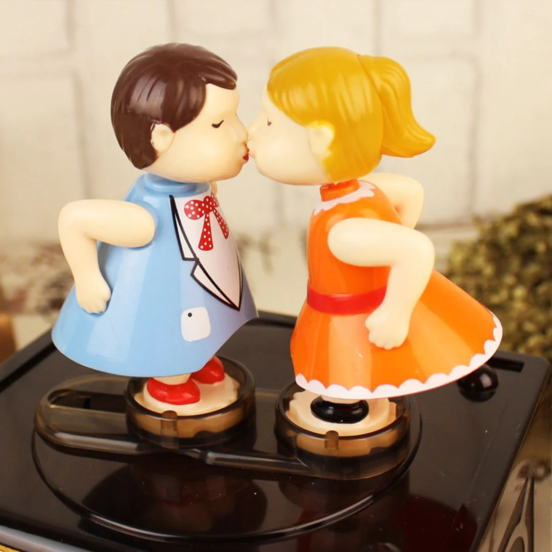 Kissing Couple Radio Music Box – Musical Box with Hidden Trinket Drawer - Image 4