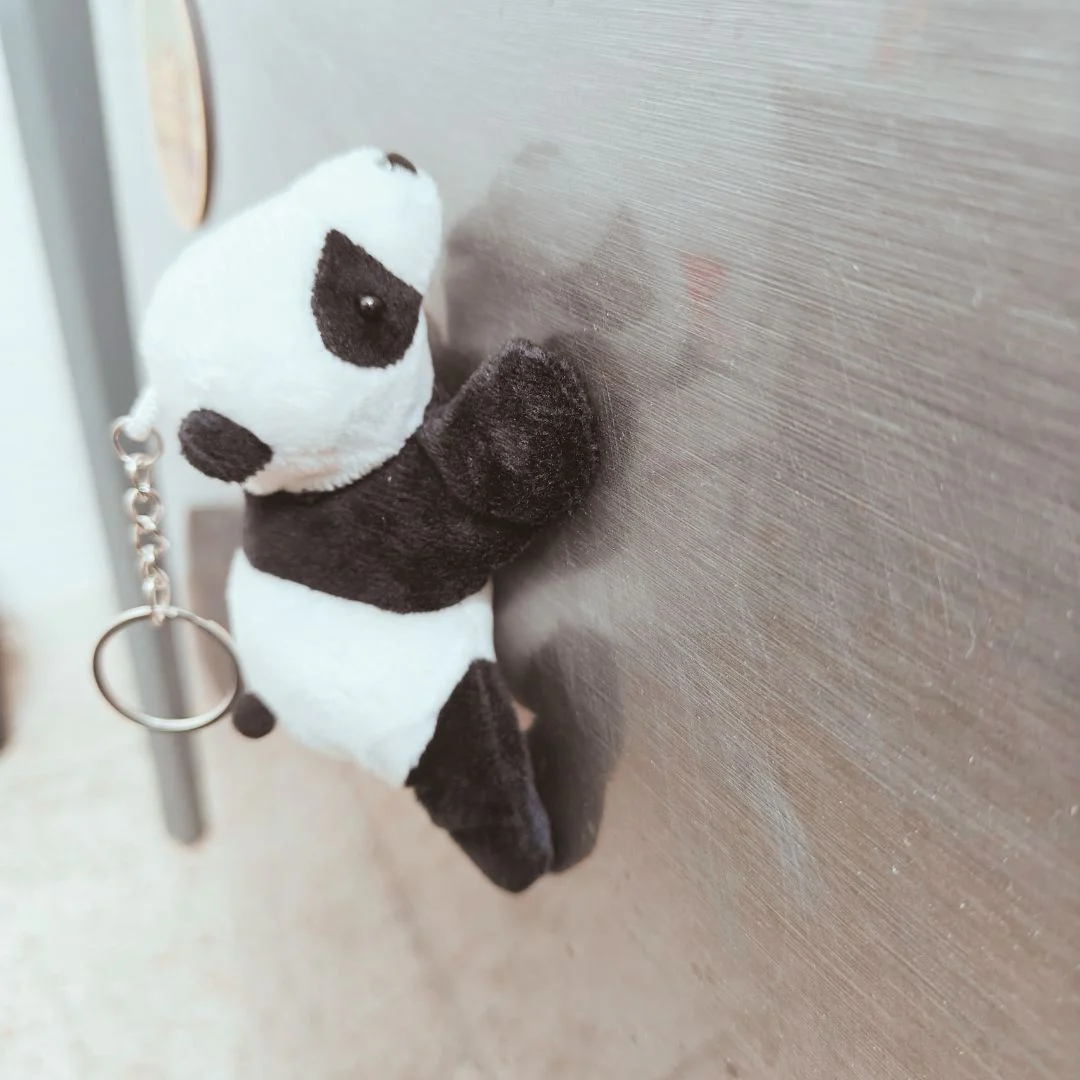 Panda Pals – Magnetic Hug Keychain - Image 2