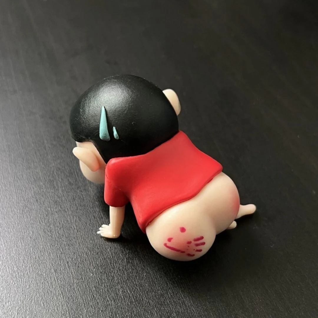 Shinchan Crawling Figurine with Blushed Bum – Comic Collectible Gift - Image 3