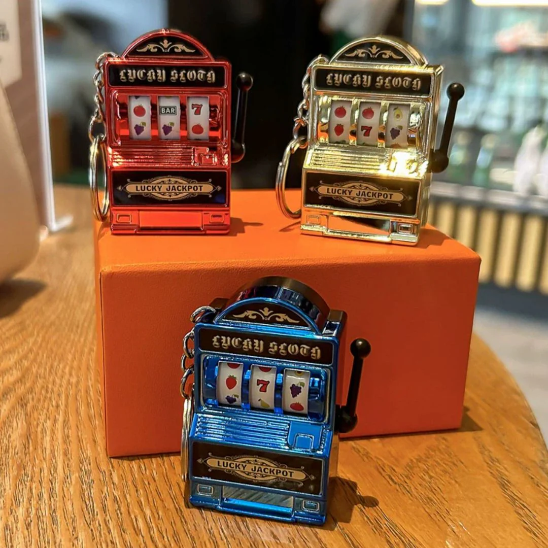 Mini Slot Machine Keychain | Fun & Portable Arcade Toy - Image 4