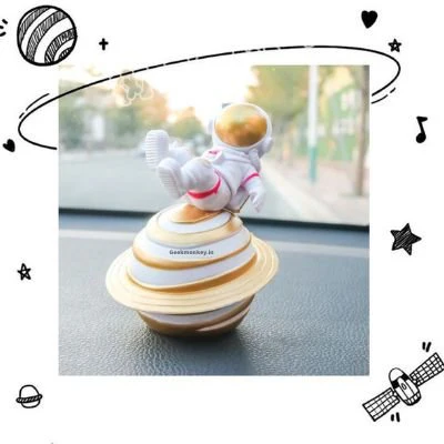 SpaceMen Desktop Statue - Set of 3 - Image 3